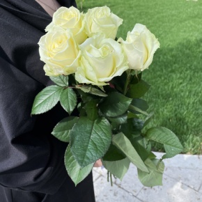 Букет из 5 белых роз (70 см) в Дедовске