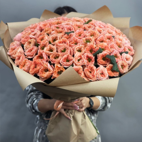 Букет "Персик" из 101 махровой розы Риджентс парк (60 см) в Дедовске