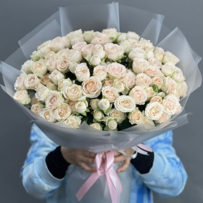 Букет из 35 кремовых кустовых роз (50 см) в Дедовске