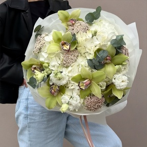 Букет "Эдем" из гортензии, орхидей, эустом, эвкалипта и озатамнуса в Дедовске