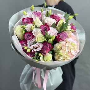 Букет из роз, гортензии и эустом в Дедовске