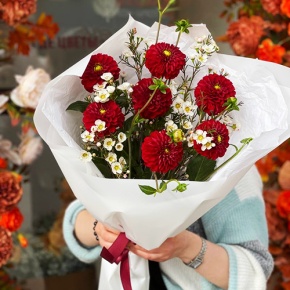 Букет "Марс" из георгин и хамелациума в Дедовске