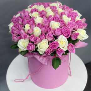 Композиция в шляпной коробке из 151 розы кения микс в Дедовске