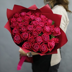 Букет из 35 малиновых роз Шангрила (50 см) в Дедовске