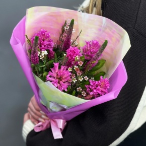 Букет "Вспышка" из гиацинтов, хамелациума и вероники в Дедовске