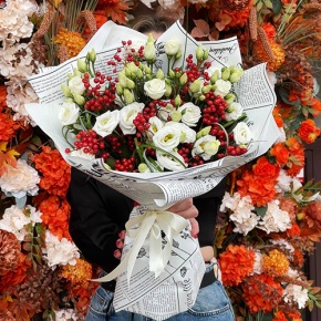 Букет "Рябиновый" из ягод калины и эустом в Дедовске