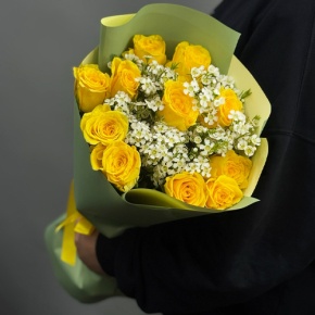 Букет "Нотка счастья" из лимонных роз и хамелациума (40 см) в Дедовске
