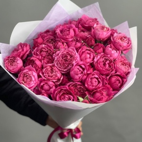 Букет из 11 кустовых пионовидных роз Джульетта в Дедовске