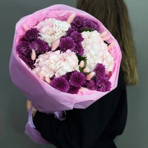 Букет "Фиалка" из гортензий и хризантем в Дедовске
