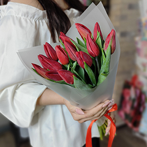 Букет из 15 красных тюльпанов в Дедовске