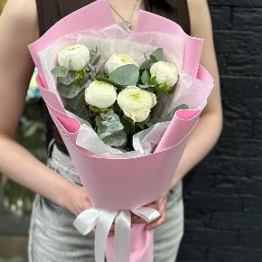 Букет-комплимент из 5 белых ранункулюсов в Дедовске