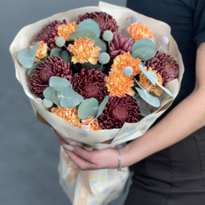 Букет "Персиковый раф" из хризантем Бигоуди, краспедии и диантусов в Дедовске