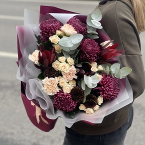 Букет "В каждом мгновении" из хризантем Бигоуди, кустовых роз, сафари, гербер Экзотик и диантусов в Дедовске