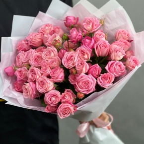 Букет из 11 нежных кустовых роз в Дедовске