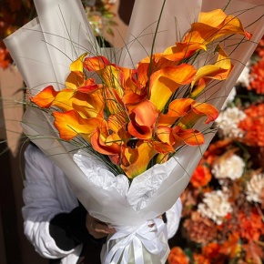 Монобукет из 21 оранжевой каллы в Дедовске