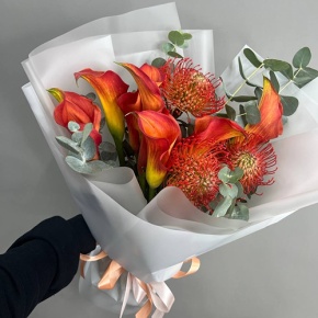 Букет "Империал" из калл, лейко и эвкалипта в Дедовске