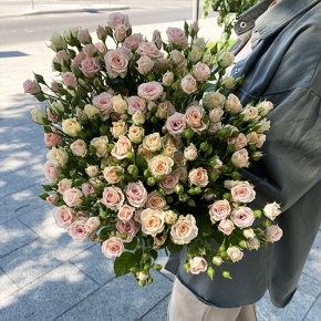 Букет из 31 кустовой розы микс (70 см) в Дедовске