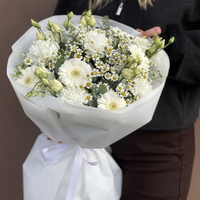 Букет "Вера и надежда" из ромашек, гербер, эвкалипта, диантусов и эустом в Дедовске