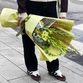 Букет "Нирвана" из гладиолусов, молюцеллы и эремуруса в Дедовске