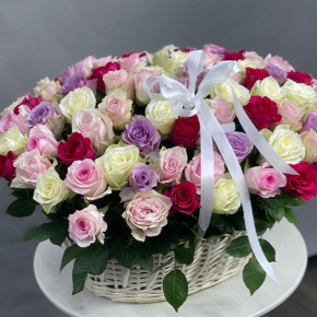 Композиция в корзине из 101 розы микс в Дедовске