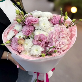 Букет "Табу" из хризантемы, Голландской гортензии и эустомы в Дедовске