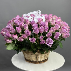 Композиция в корзине из 131 кенийской розы (40 см) в Дедовске