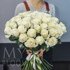 Букет 75 белых роз Эквадор Мондиаль (80 см) в Дедовске
