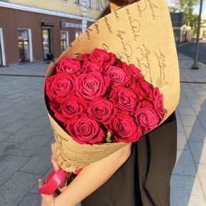 Букет из 15 роз Шангрила в крафте (60 см) в Дедовске