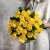 Букет из 25 лимонных роз с рускусом (40 см) в Дедовске