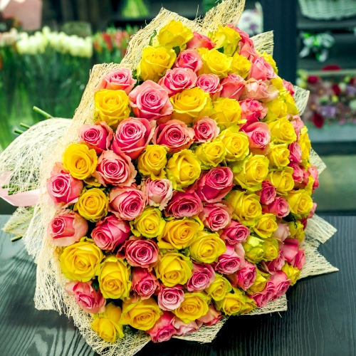Букет из 101 розовой и лимонной розы (50 см) в Дедовске