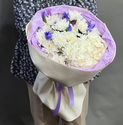 Букет "Грация" из ирисов, гортензии и кустовых хризантем в Дедовске
