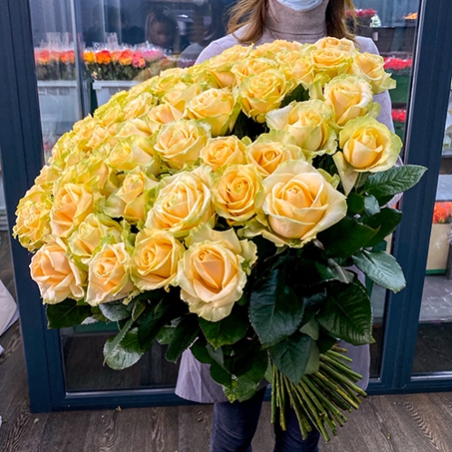 75 роз Аваланж (70 см) в Дедовске