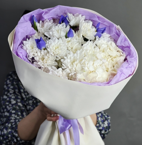 Букет "Грация" из ирисов, гортензии и кустовых хризантем в Дедовске